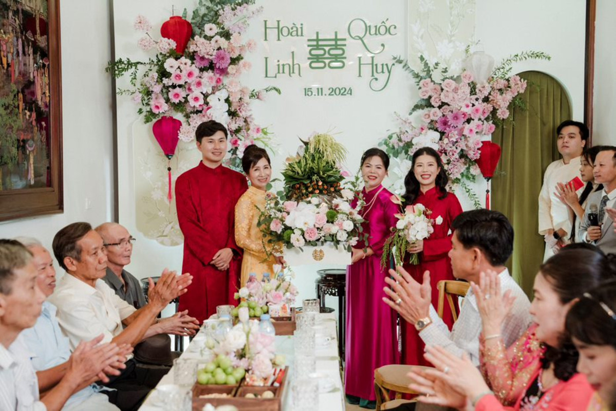 This ceremony is rather an “official” engagement party, witnessed by families of the bride and the groom